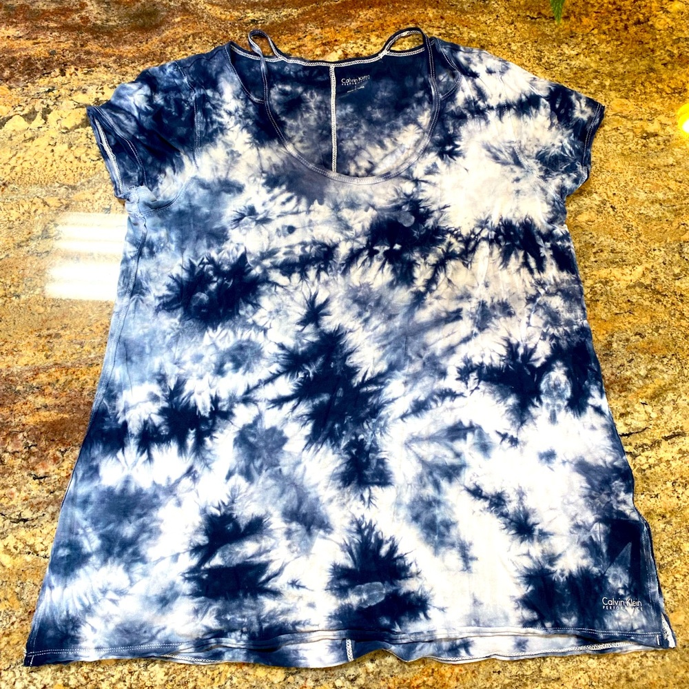 Calvin Klein Performance Size Large Blue/White Short Sleeve Shirt